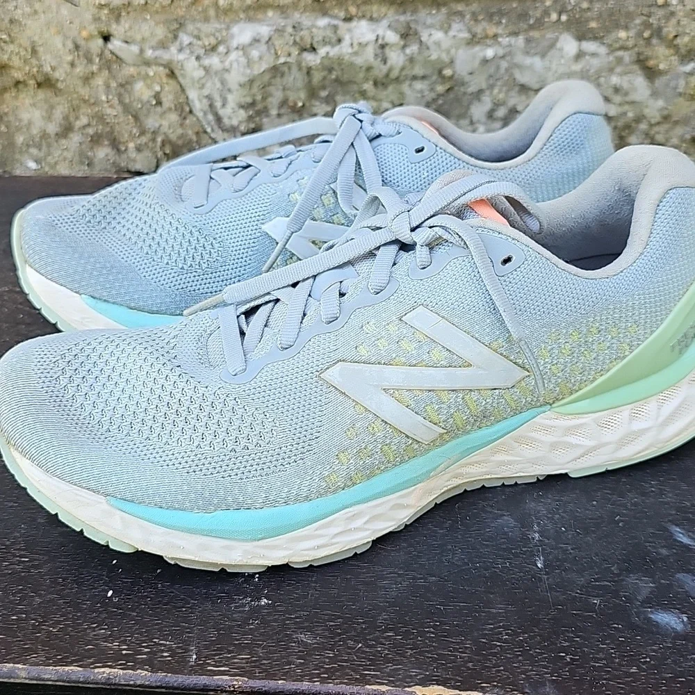 New Balance Women's Light Gray and Mint Athletic Shoes Sz 8 - Picture 2 of 10